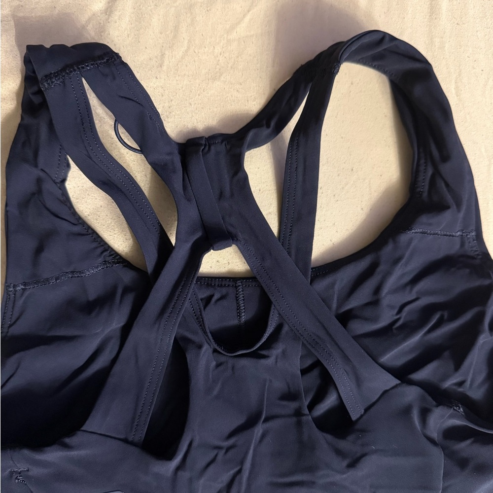 Lululemon Women's Black Sports Bra - Picture 4 of 5